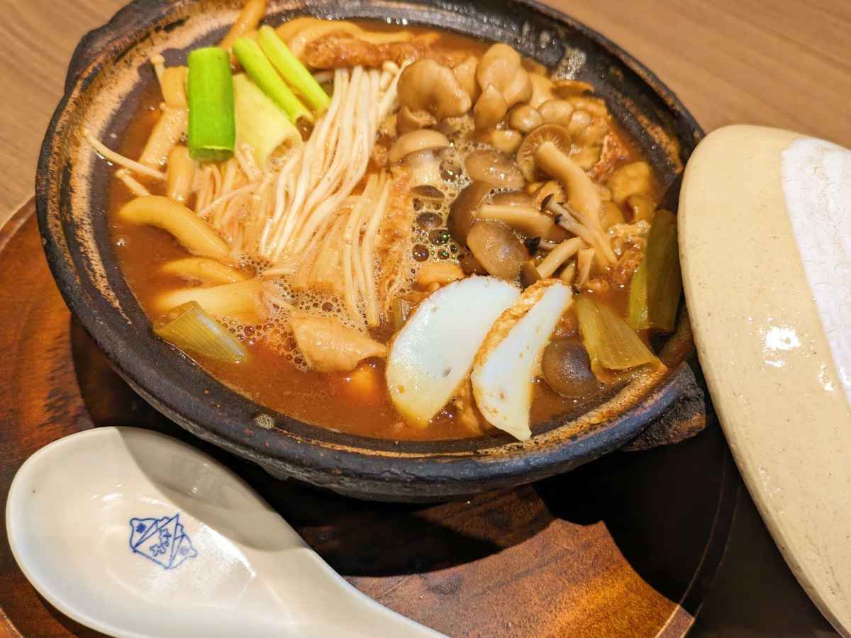 若どりと三種のキノコ煮込うどん